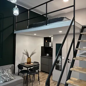 Ya House Ungheria